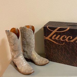 Lucchese Stone Python print. Woman’s 7.5. Beautiful! Goes with everything!